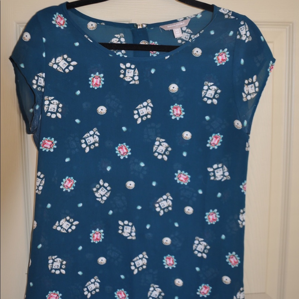 Banana Republic Silk Patterned Top - XS fits a S